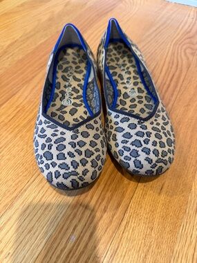Rothy's size 10 Women’s Leopard-Print Flats with Blue Trim